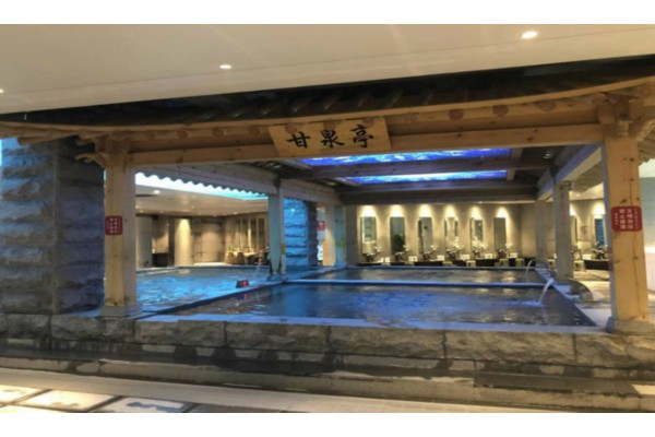 重庆老街深巷，这家按摩馆太舒服了