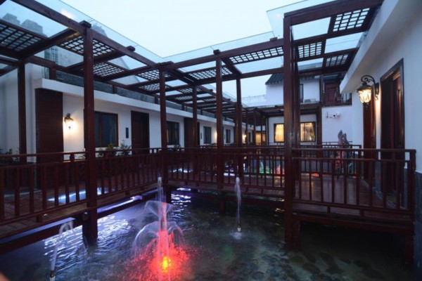 重庆街头按摩屋，价廉物美，体验正宗巴蜀按摩艺术！